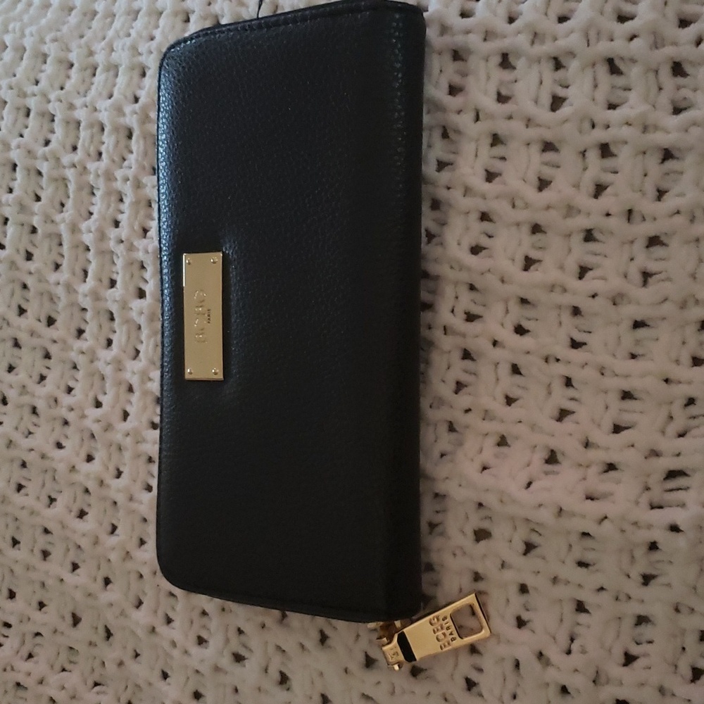 Black clutch